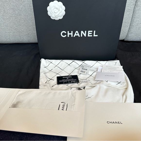 CHANEL Classic Double Flap Handbag Quilted Lambskin Jumbo - Black / Silver - Picture 9 of 11